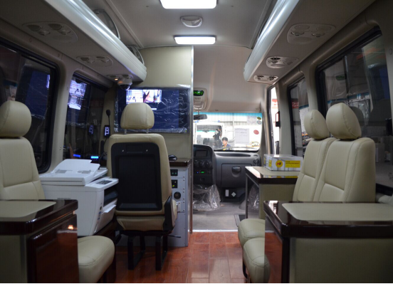 奔馳無人機指揮車